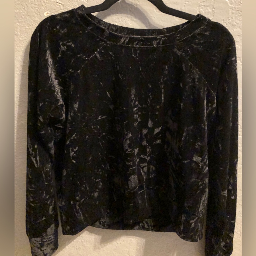 Long sleeve black velvet top
